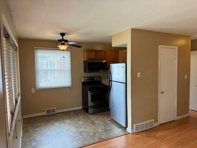 Building Photo - 2264 Stieber St