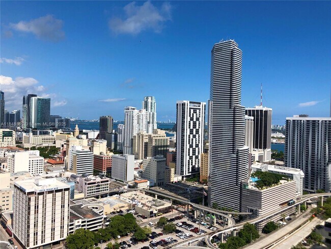 Foto del edificio - 350 S Miami Ave