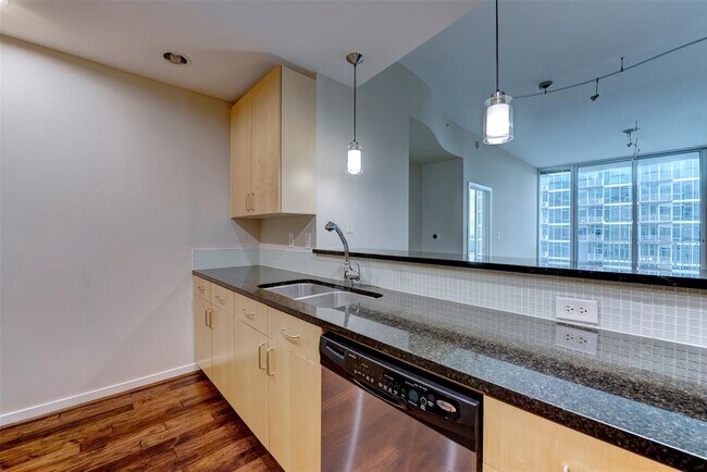 Foto del edificio - 5925 Almeda Rd