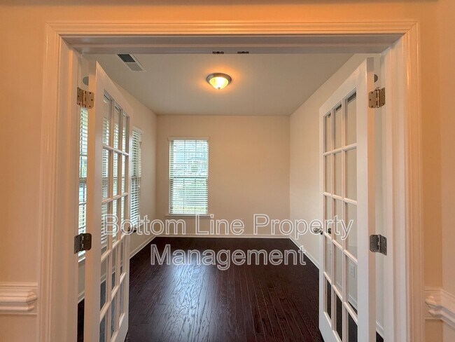 Foto del edificio - 4074 Whittier Ln
