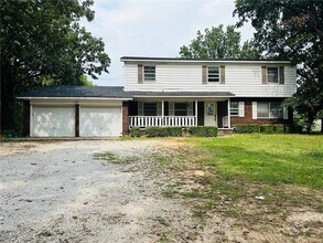 Building Photo - 1720 E Zion Rd