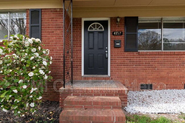 Building Photo - 4717 Monmouth Dr