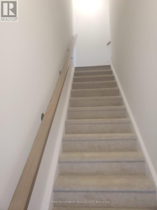 Building Photo - 45 Fieldridge Cres