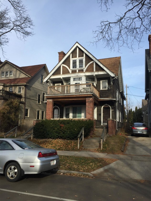 1806 E Newberry Blvd, Milwaukee, WI 53211 Townhome Rentals in