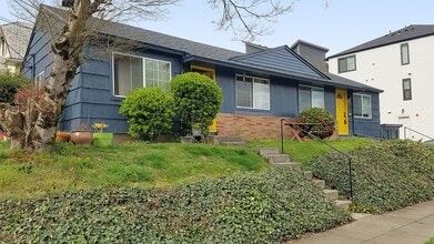 Building Photo - 5535-5535 SE 17th Ave