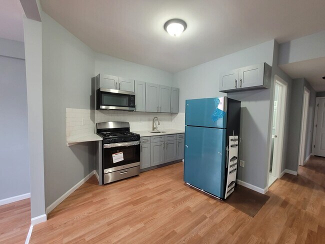 Kitchen - 1043 Grove St