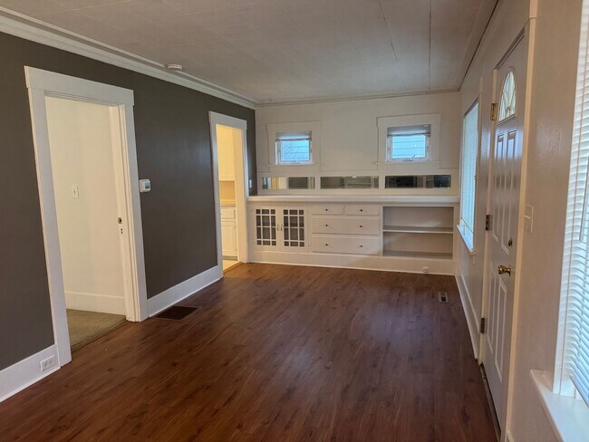 Foto del edificio - Charming 2 Bedroom 1 Bathroom Located in the Heart of the Beaumont-Wilshire Area!!