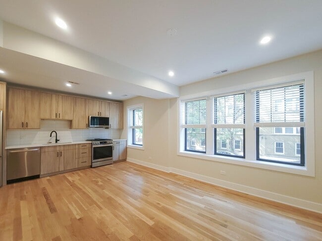 Building Photo - 1405 W Belden Ave