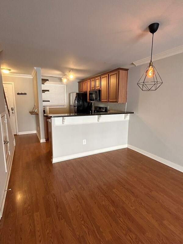 Building Photo - 1348 Green Oaks Ln
