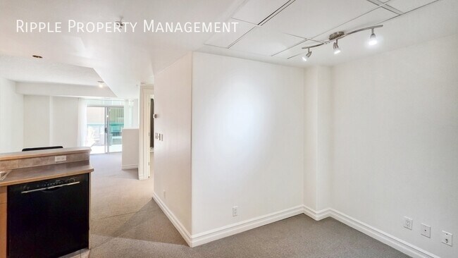 Photo du bâtiment - SOPHISTICATED 1-BED + DEN CONDO AT EMERALD STONE | MASSIVE PRIVATE PATIO & AC
