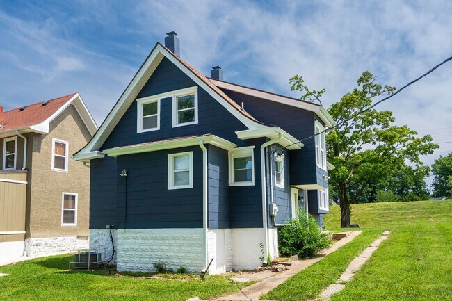 Building Photo - Charming 3-Bedroom Home with Spacious Layo...