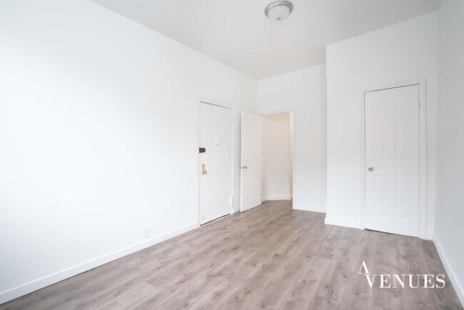 Foto del edificio - 216 E 111th St