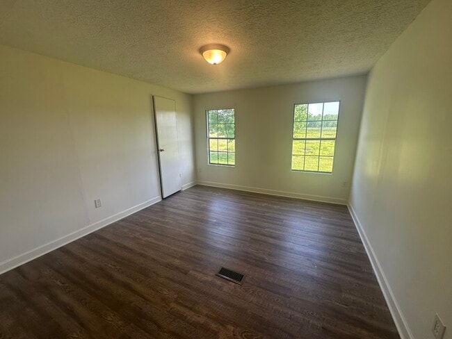 Foto del edificio - 1117 W Main St