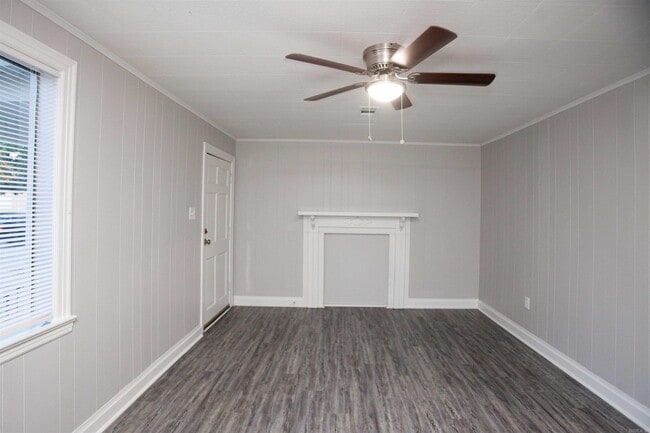 Building Photo - 5008 Lynch Dr