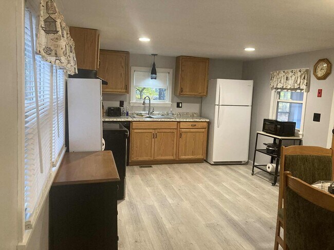 Foto del edificio - 77 Lovewell Pond Rd