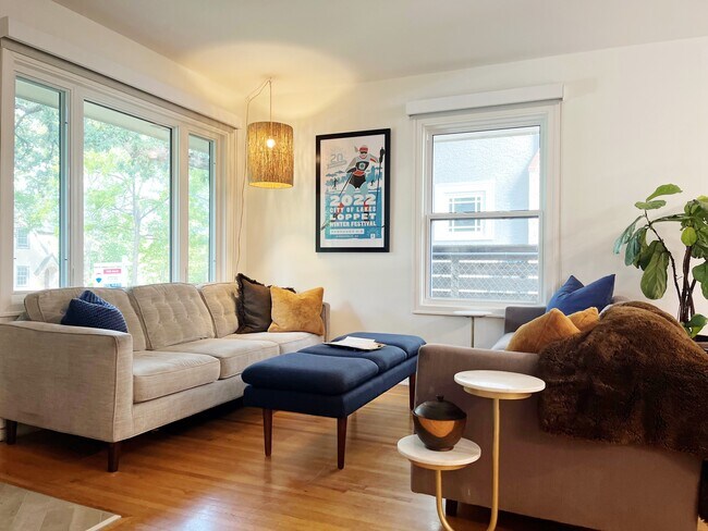 LIVING ROOM #1 - 21 Sheridan Ave S