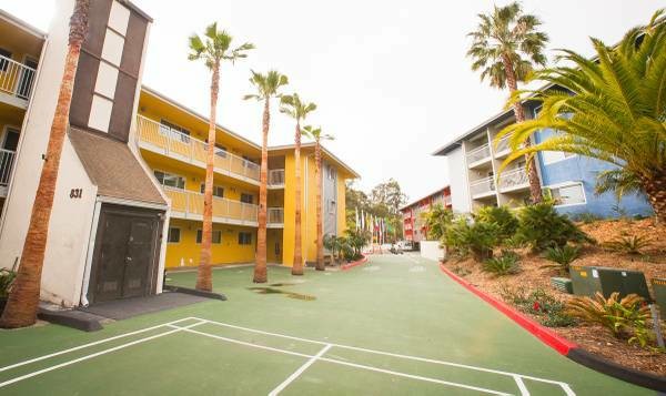 Foto del edificio - 831 Cliff Dr