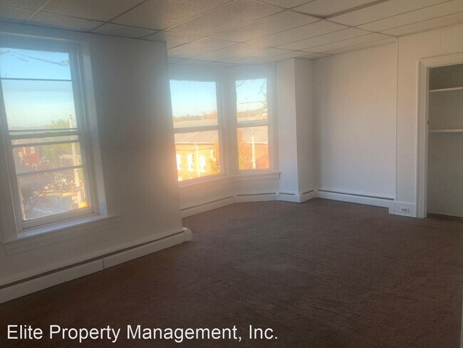 Building Photo - 404 E Market St