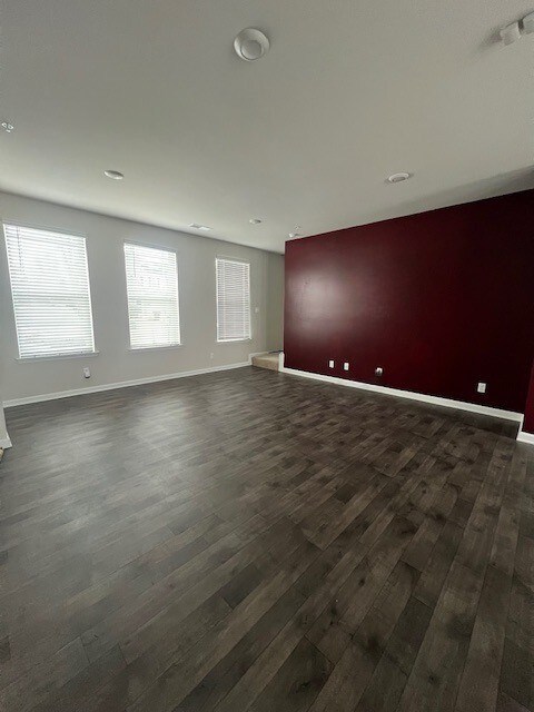 Building Photo - 317 Stream Valley Ct