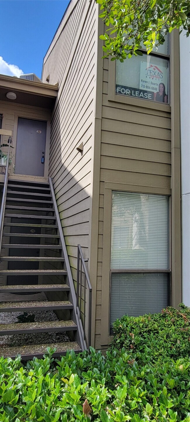 Building Photo - 10053 Westpark Dr