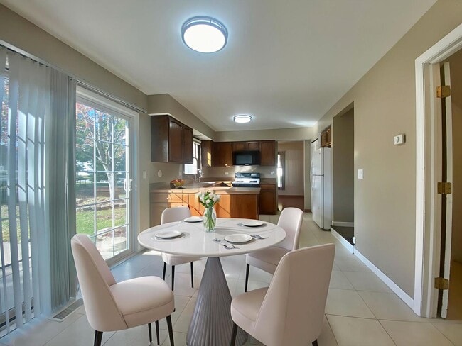 Foto del edificio - 30 Wildwood Dr