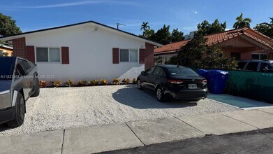 Building Photo - 3610 SW 25th Ter