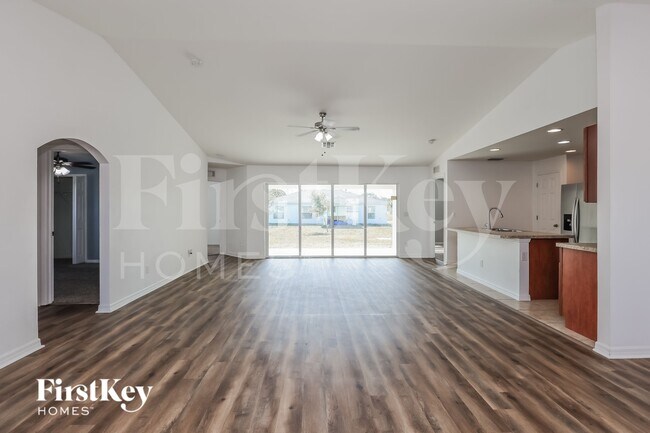 Foto del edificio - 2423 NW 19th Pl