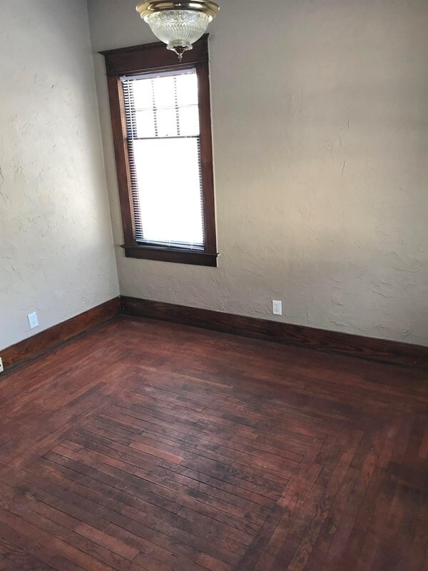 Building Photo - 1021 Poxson Ave