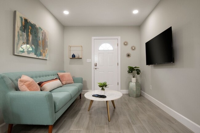 Building Photo - 1158 7th St S