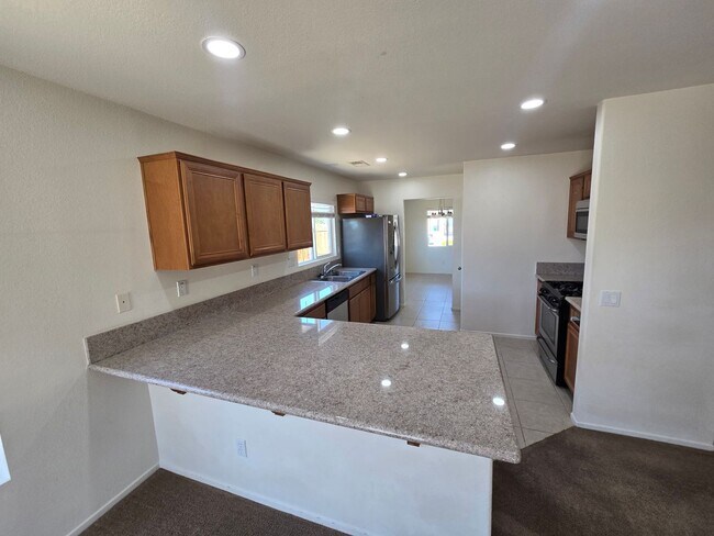 Foto del edificio - Fresh Paint and New Flooring Coming Soon!