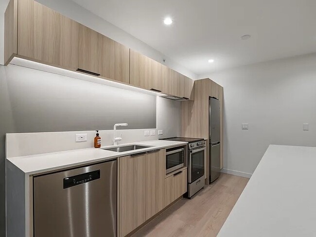 Building Photo - 382 Powell St