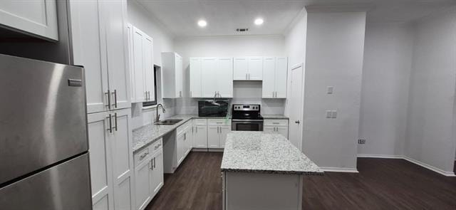 Building Photo - 7000 Bentley Ave