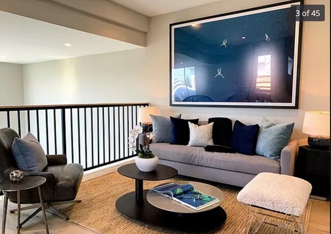Área tipo loft - segundo piso - 1920 S Pacific Coast Hwy