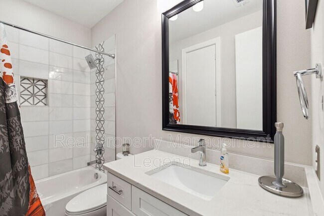 Building Photo - 4965 Blaynes View