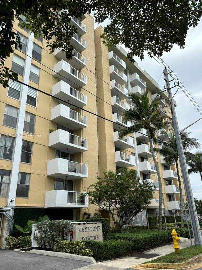 Foto del edificio - 2000 NE 135th St