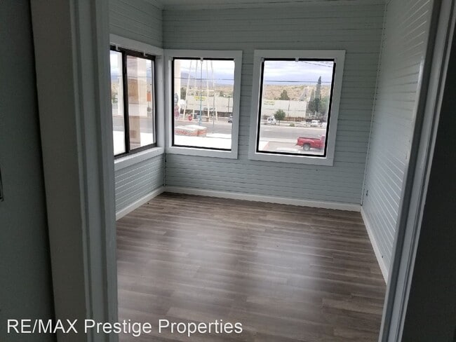 Building Photo - 2 br, 1 bath House - 430 Beale Street Unit B