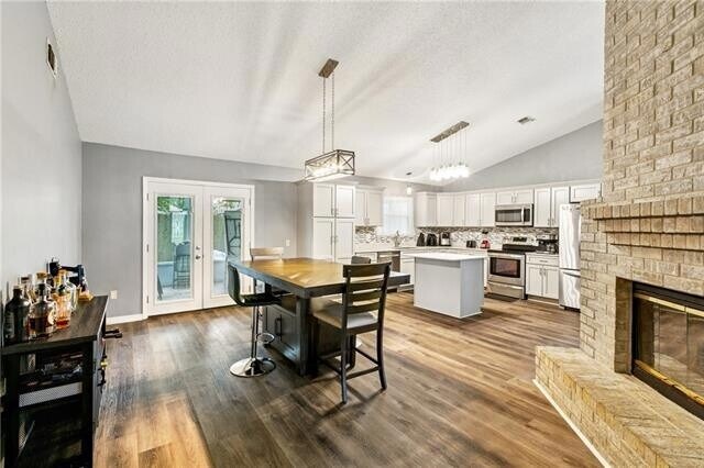 Building Photo - 310 Oakley Ln