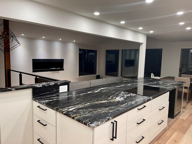 Ultra high end kitchen with induction cooktop - 2433 Crestline St