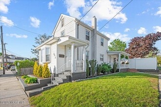 Building Photo - 543 Springdale Ave