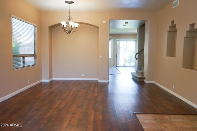 Building Photo - 541 N Danielson Way