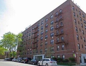 Building Photo - 152-72 Melbourne Ave