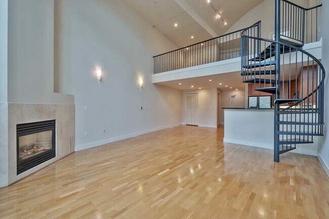 Building Photo - 630 8th St
