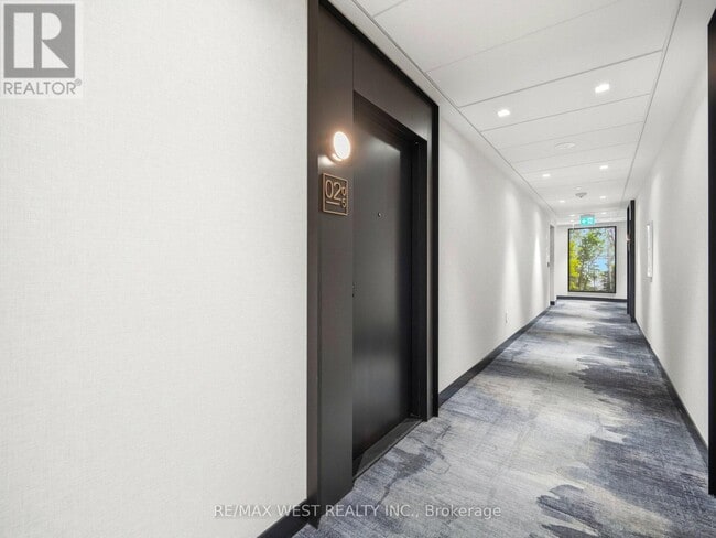 Building Photo - 3200 William Coltson Ave