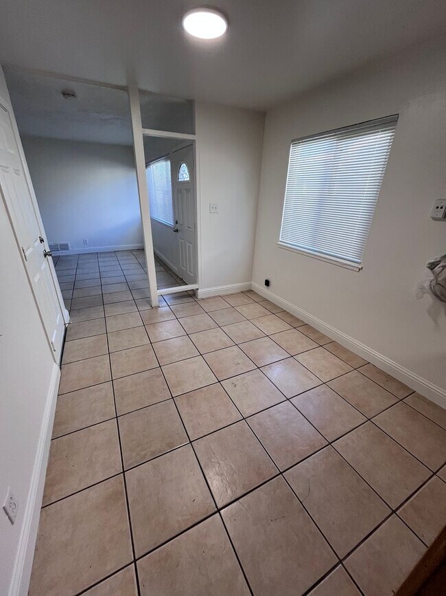 Foto del edificio - 5932-5934 Clover Manor Way