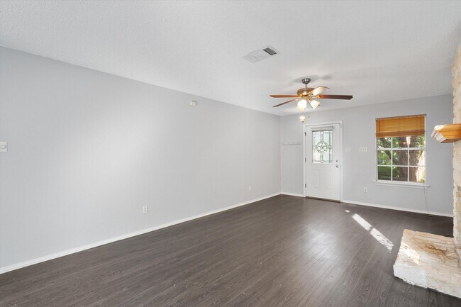 Building Photo - 8607 Dandelion Trl, Austin, Texas 78745
