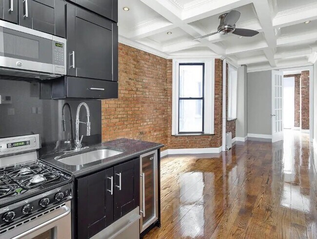 Foto del edificio - 5 W 103rd St