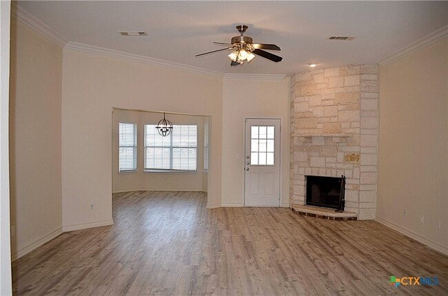 Foto del edificio - 2105 Merle Dr