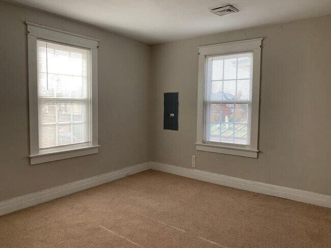 Foto del edificio - 106 Yeardley Ave