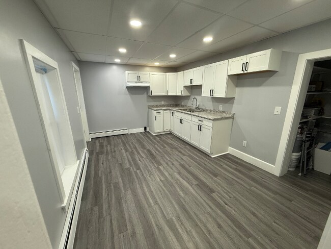 Building Photo - 168 Elm St