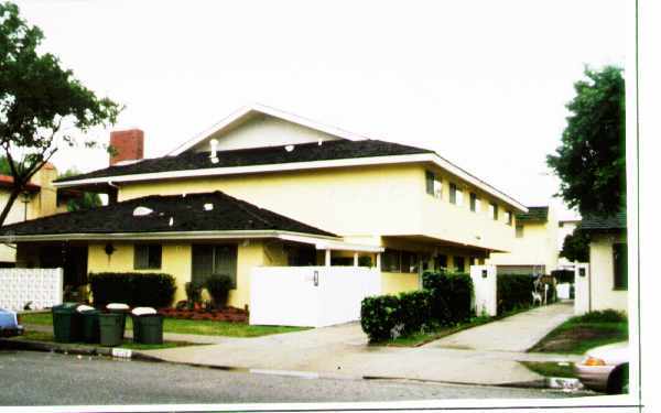 Building Photo - Claire De Lune Apartments